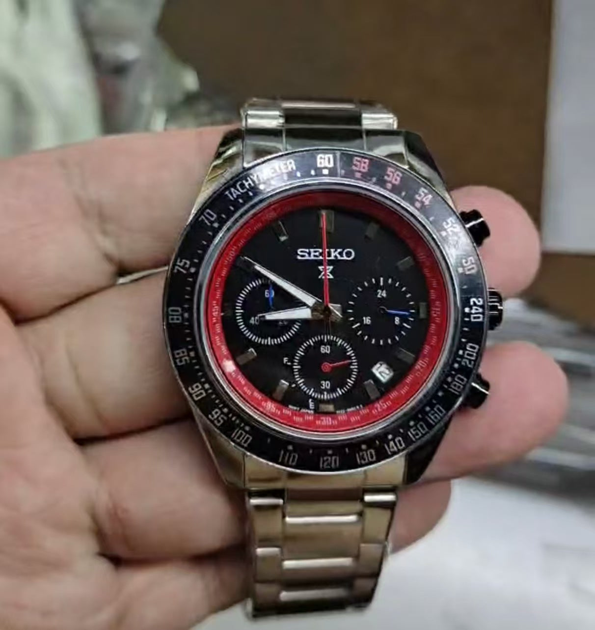 Quartz steel band watch